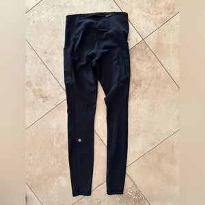 Lululemon Size 4 Black Leggings with Pockets